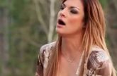 In het bos genieten drie geile babes van een lesbisch trio