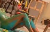 Braziliaans meisje showt haar lichaam